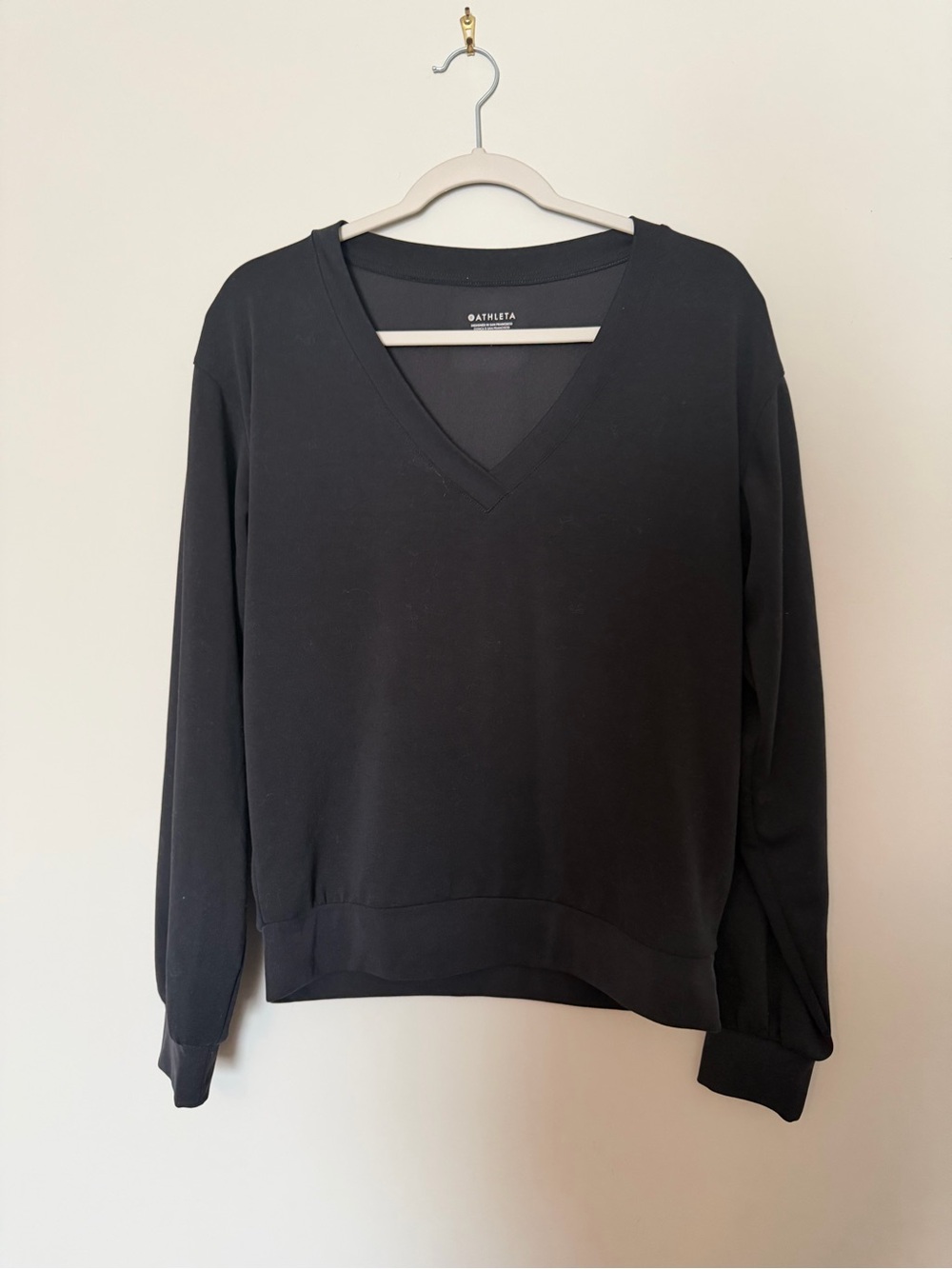 Athleta Black V-Neck Long Sleeve Pullover Sweatshirt Size Small